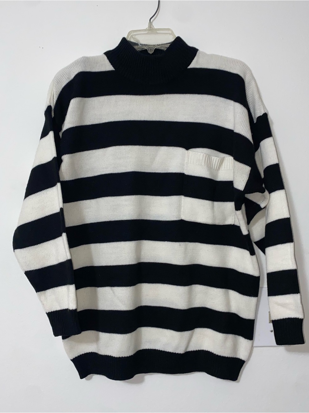Vintage Classic Black and White Striped women’s shoulder padded Sweater